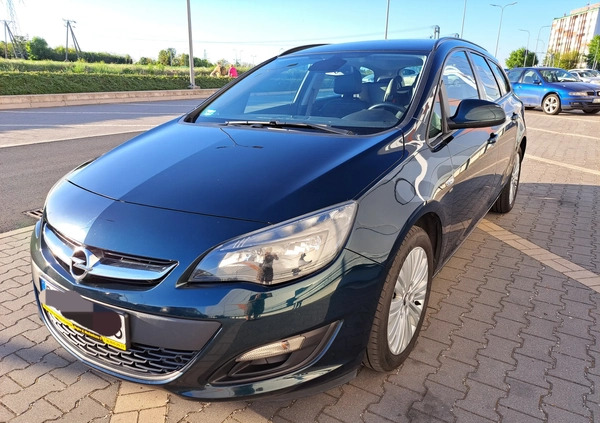 Opel Astra cena 40000 przebieg: 184000, rok produkcji 2014 z Głogów małe 326